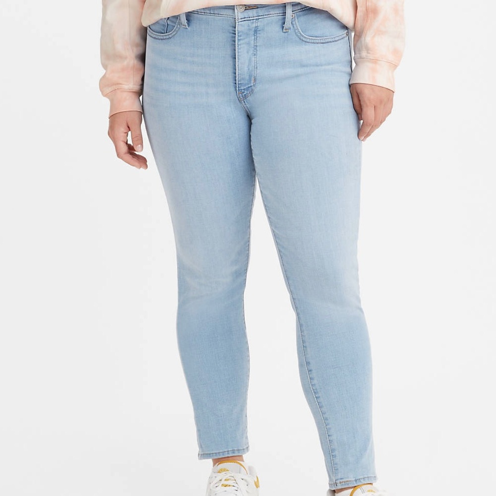 Levi’s light wash slimming skinny jeans 29